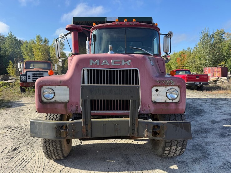 mack-dm685s-image-8