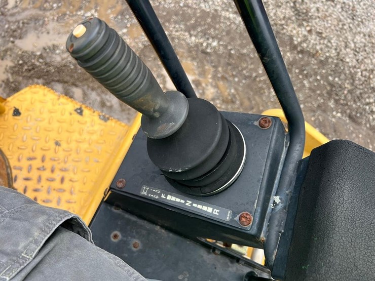 2010-caterpillar-cb34xw-image-19