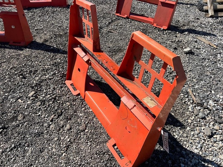 walk-through-skid-steer-fork-frame-backing-plate-image-4