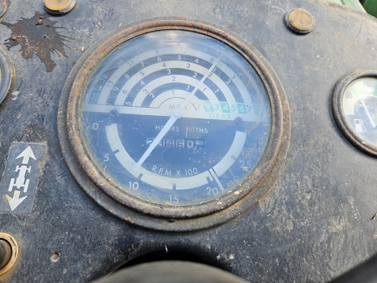 john-deere-2440-image-31
