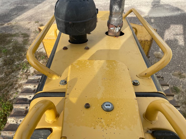 2005-caterpillar-d3g-xl-image-36