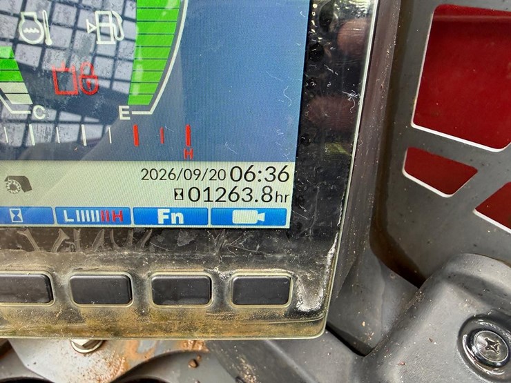 2021-takeuchi-tl8-image-21