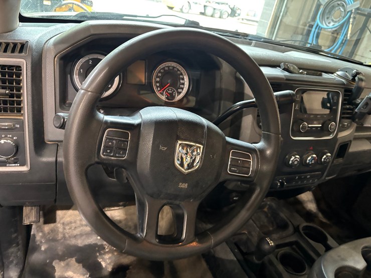 2015-dodge-ram-3500-image-28