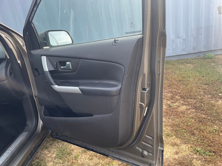 2012-ford-edge-image-35