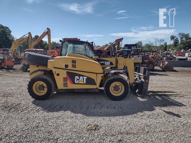 2011-caterpillar-th255-image-3
