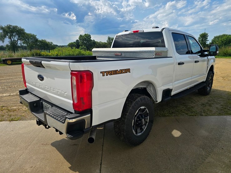 2023-ford-f350-xlt-image-7