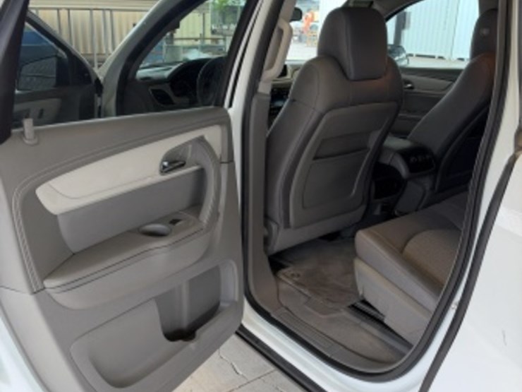 2016-chevrolet-traverse-image-27