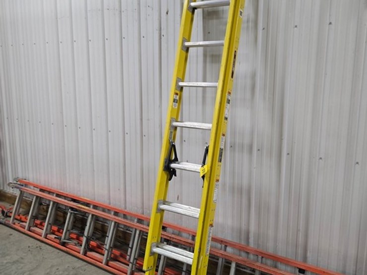 #9744-•-louisville-16'-extension-ladder-image-1