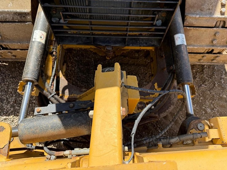 2016-caterpillar-d5k2-lgp-image-9