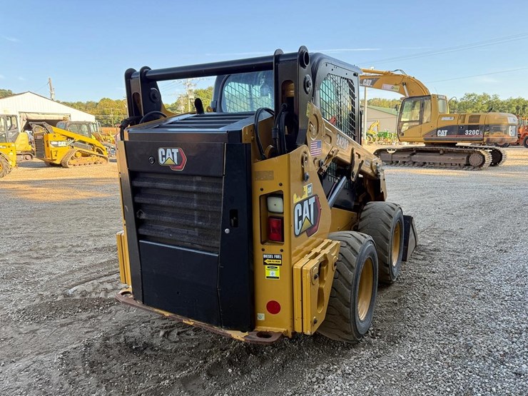 2020-caterpillar-242d3-image-4