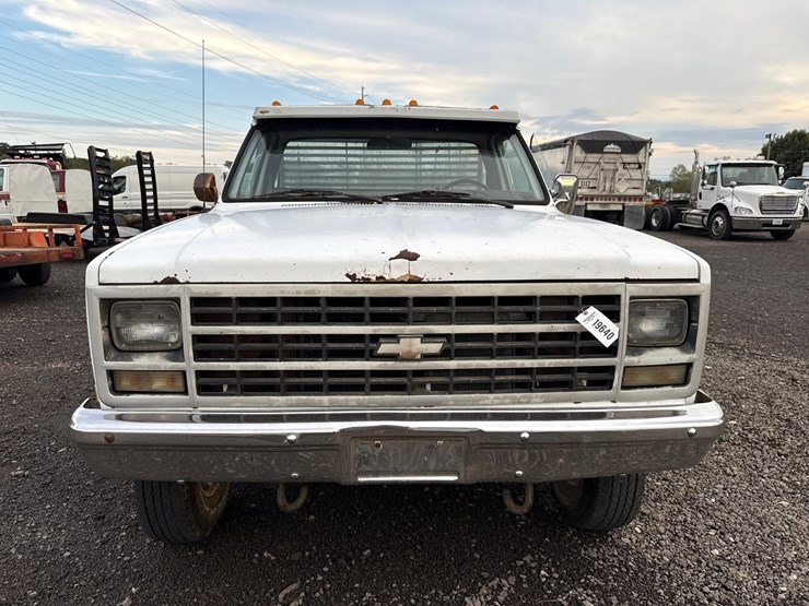 1989-chevrolet-3500-image-2