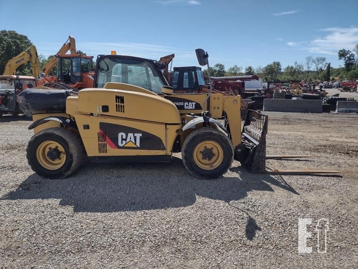 2011-caterpillar-th255-image-3