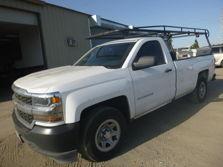 2018-chevrolet-1500-image-1