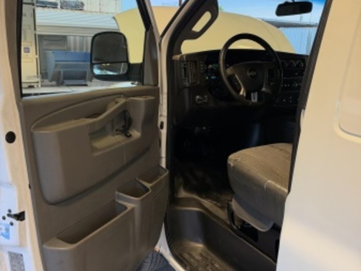 2018-chevrolet-express-2500-image-26