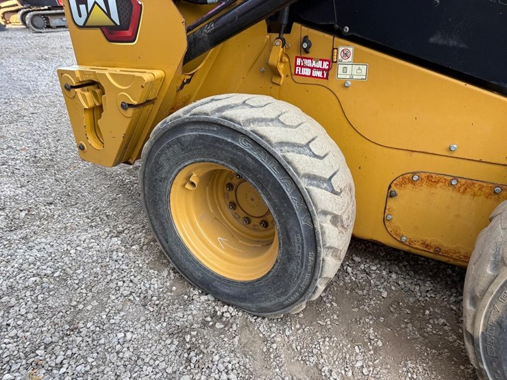 2020-caterpillar-242d3-image-13