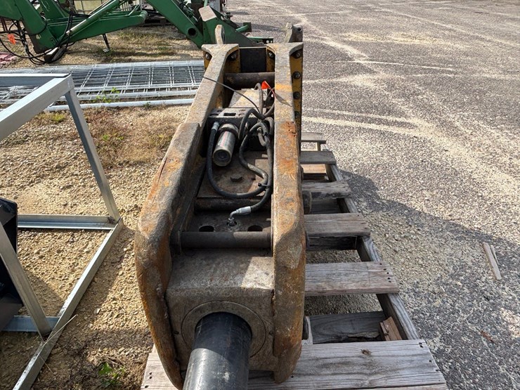 #1337-•-tb830-hydraulic-breaker-image-12