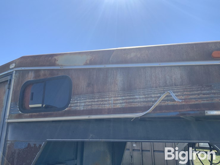 1994-pro-western-t/a-gooseneck-livestock-trailer-image-12