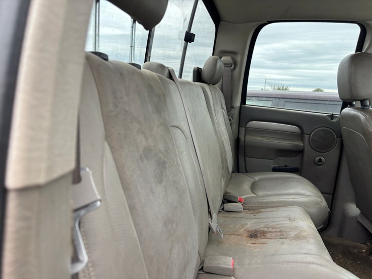 2004-dodge-3500-image-40