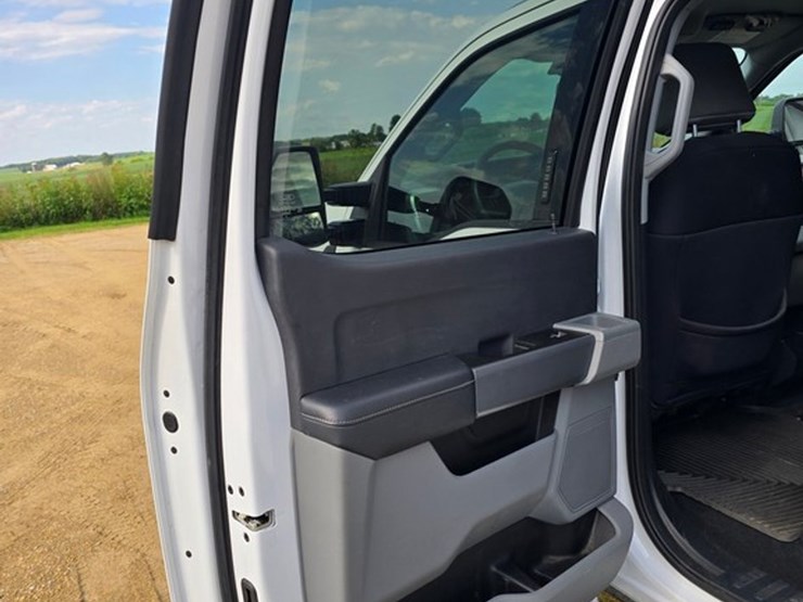 2023-ford-f350-xlt-image-13