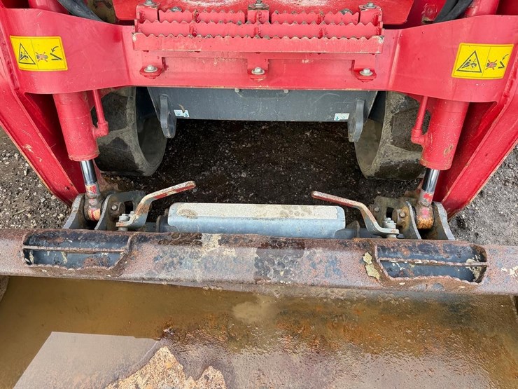 2023-takeuchi-tl8-image-10