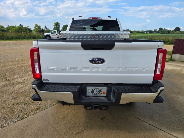 2023-ford-f350-xlt-image-4