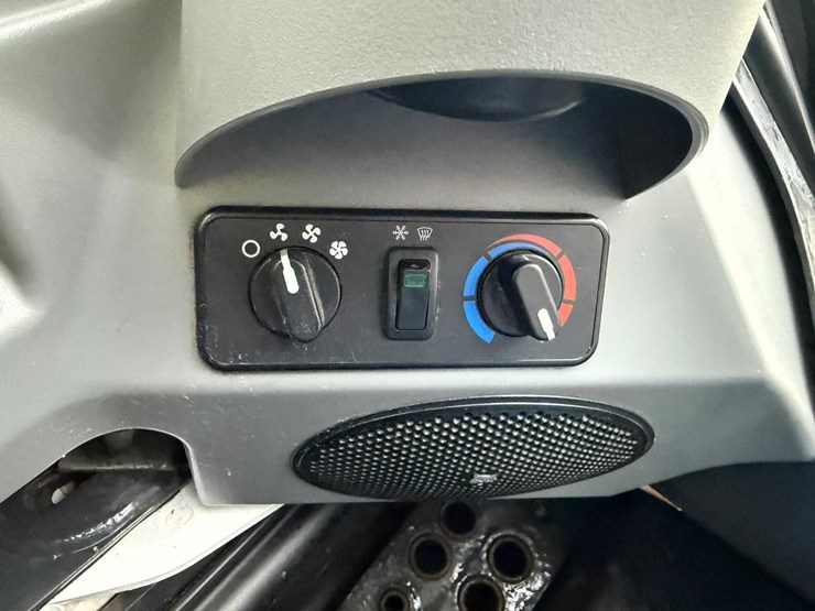 2022-bobcat-s740-image-24