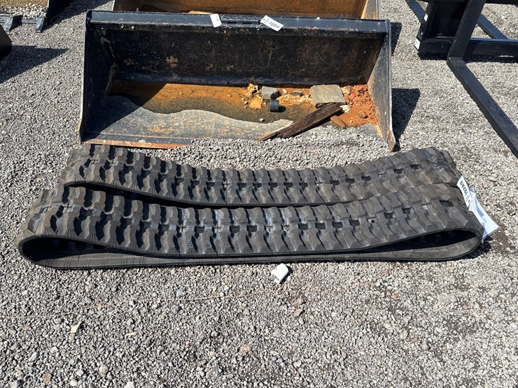 #2037-•-set-of-excavator-rubber-tracks-250-x-72-x-52-image-1