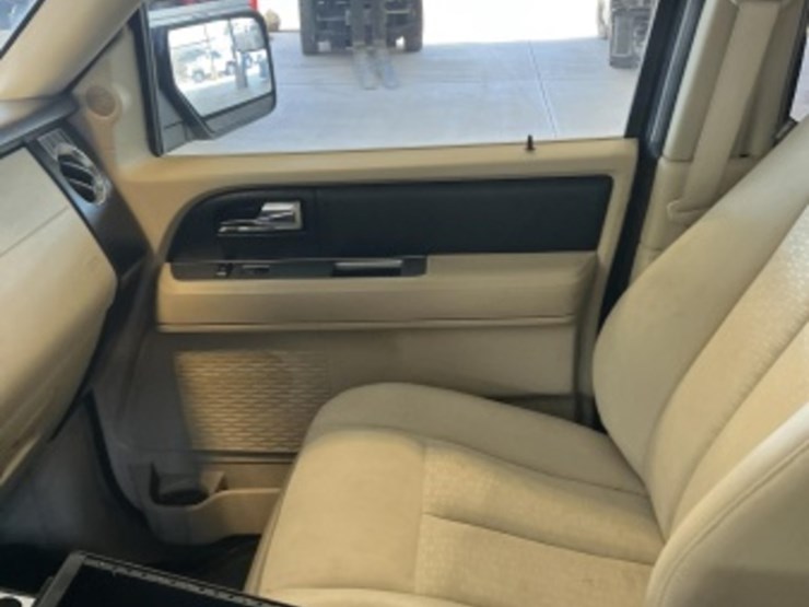 2016-ford-expedition-image-18