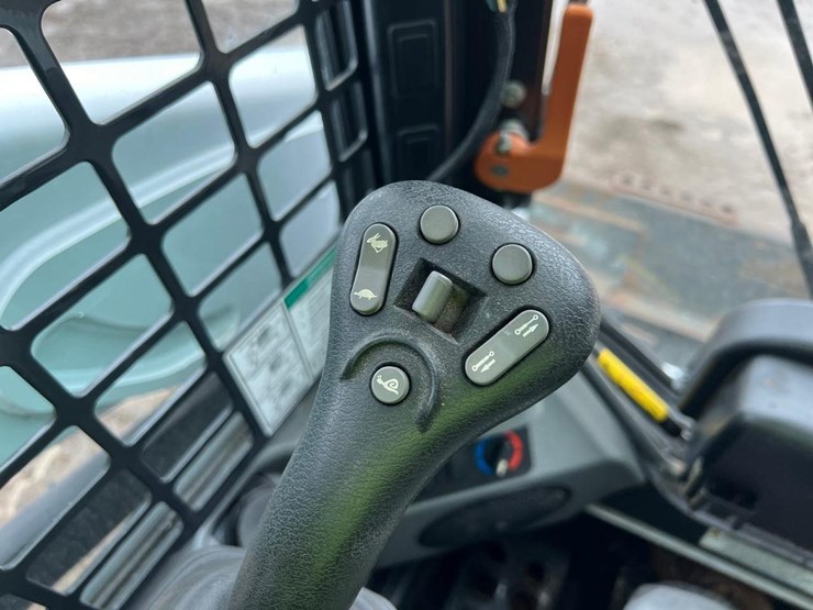 2018-bobcat-s570-image-22