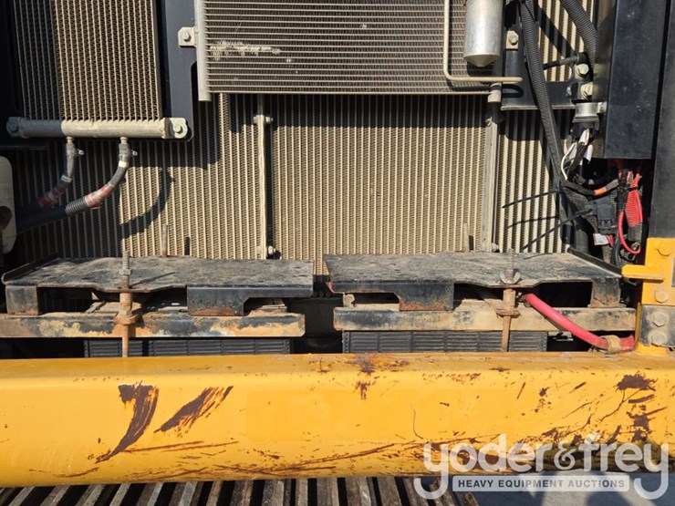 2019-deere-210g-lc-image-38