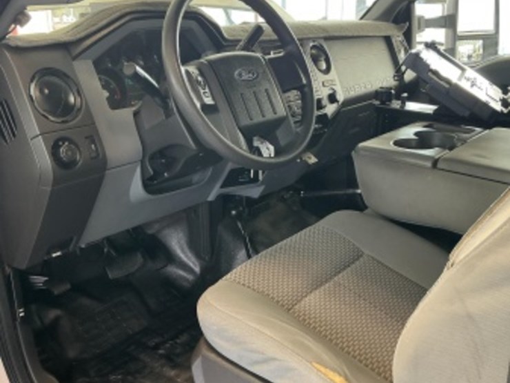 2013-ford-f550-image-23
