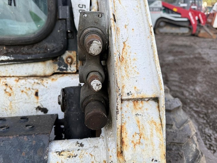 2004-bobcat-s150-image-11
