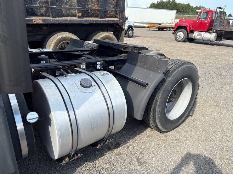 2019-kenworth-t680-image-10