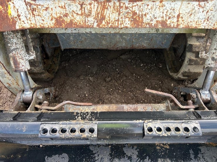 2011-takeuchi-tl230-image-12