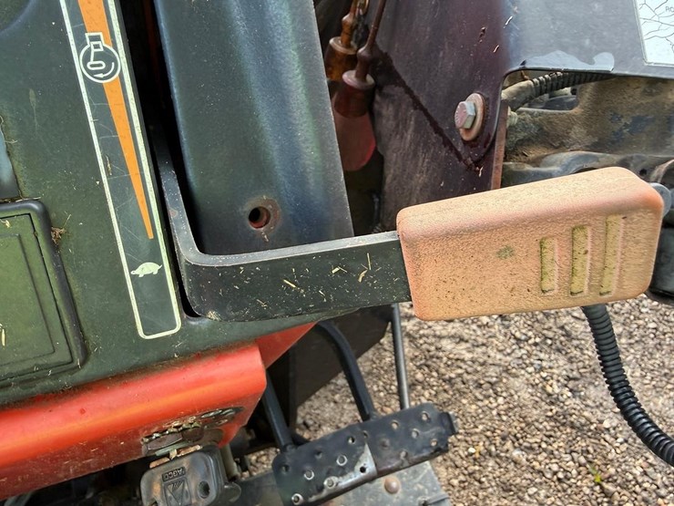 massey-ferguson-451-image-25