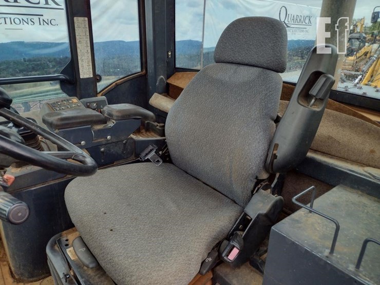 2006-deere-444j-image-11