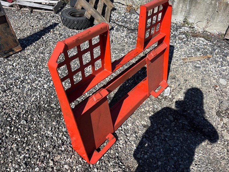 walk-through-skid-steer-fork-frame-backing-plate-image-3