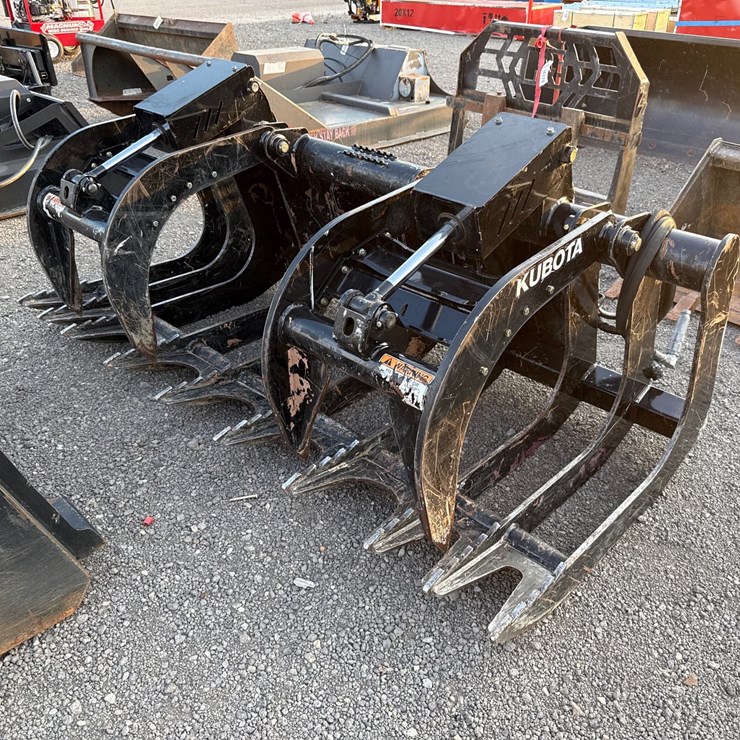 #2012 • KUBOTA 80" SKID STEER 2 CYLINDER GRAPPLE
