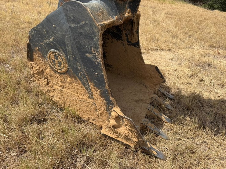 2024-deere-210g-lc-image-16