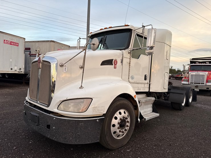 2013-kenworth-t660-image-1