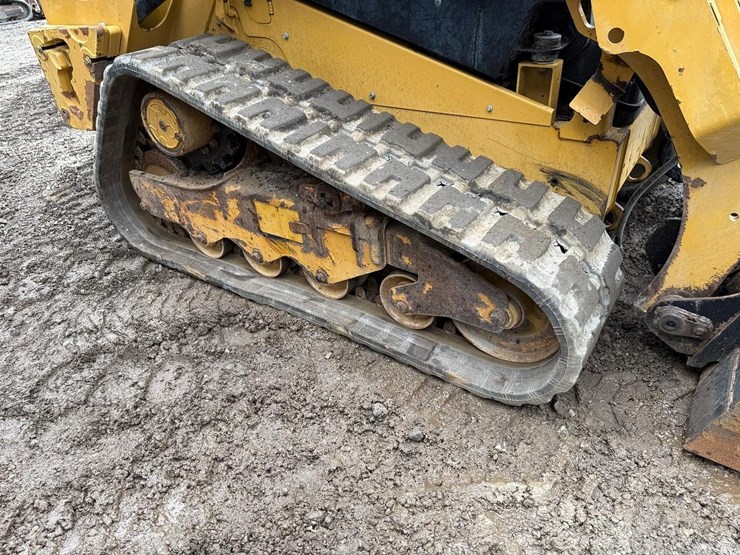 2023-caterpillar-259d3-image-12