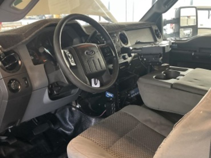 2015-ford-f550-image-24