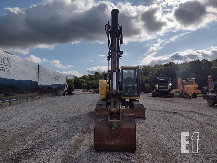 2018-deere-85g-image-2