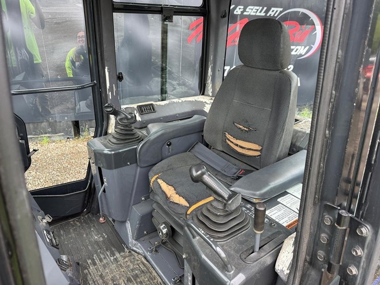 2004-komatsu-d31px-21-image-21
