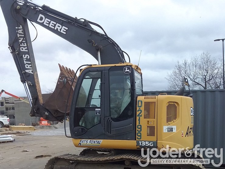 2015-deere-135g-image-1