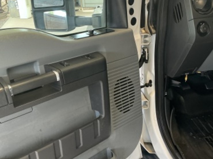 2015-ford-f550-image-23