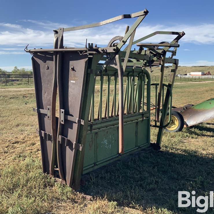 Powder River 8’ Squeeze Chute