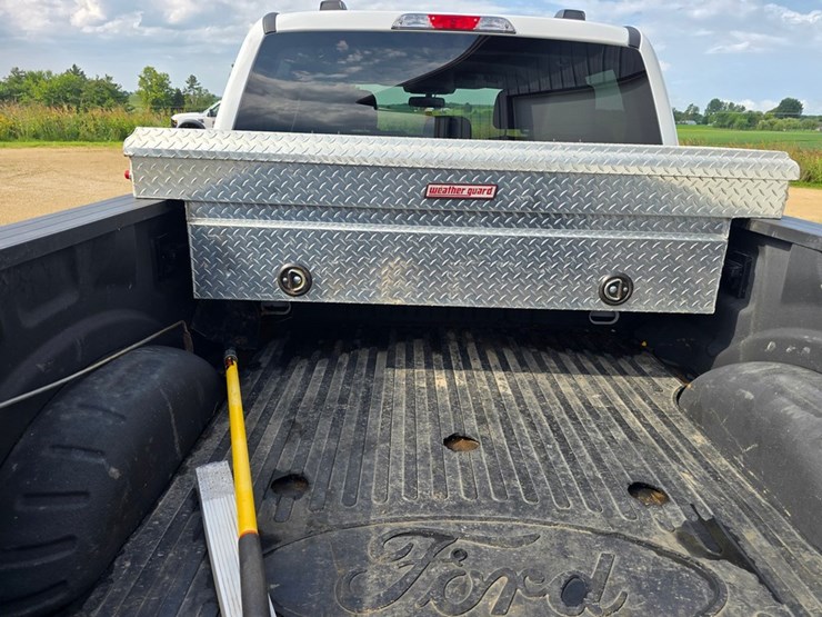 2023-ford-f350-xlt-image-6