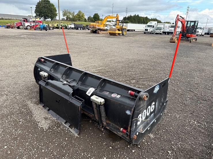 #2009-•-blue-diamond-96"-skid-steer-snow-pusher-image-4