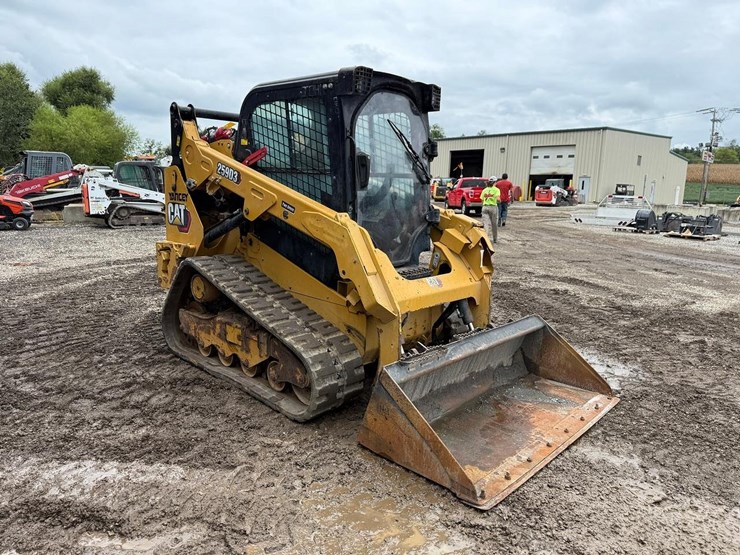 2023-caterpillar-259d3-image-6